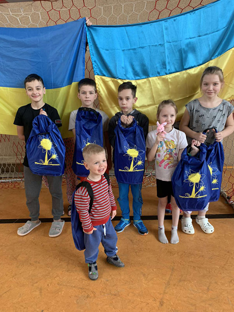 BDS Ukraine Backpacks 05.06.22 Student illustration of a car